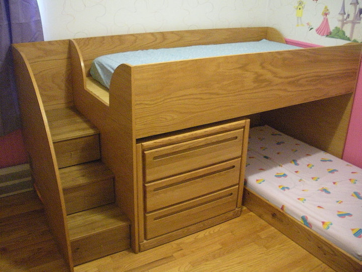 short bunk beds with stairs